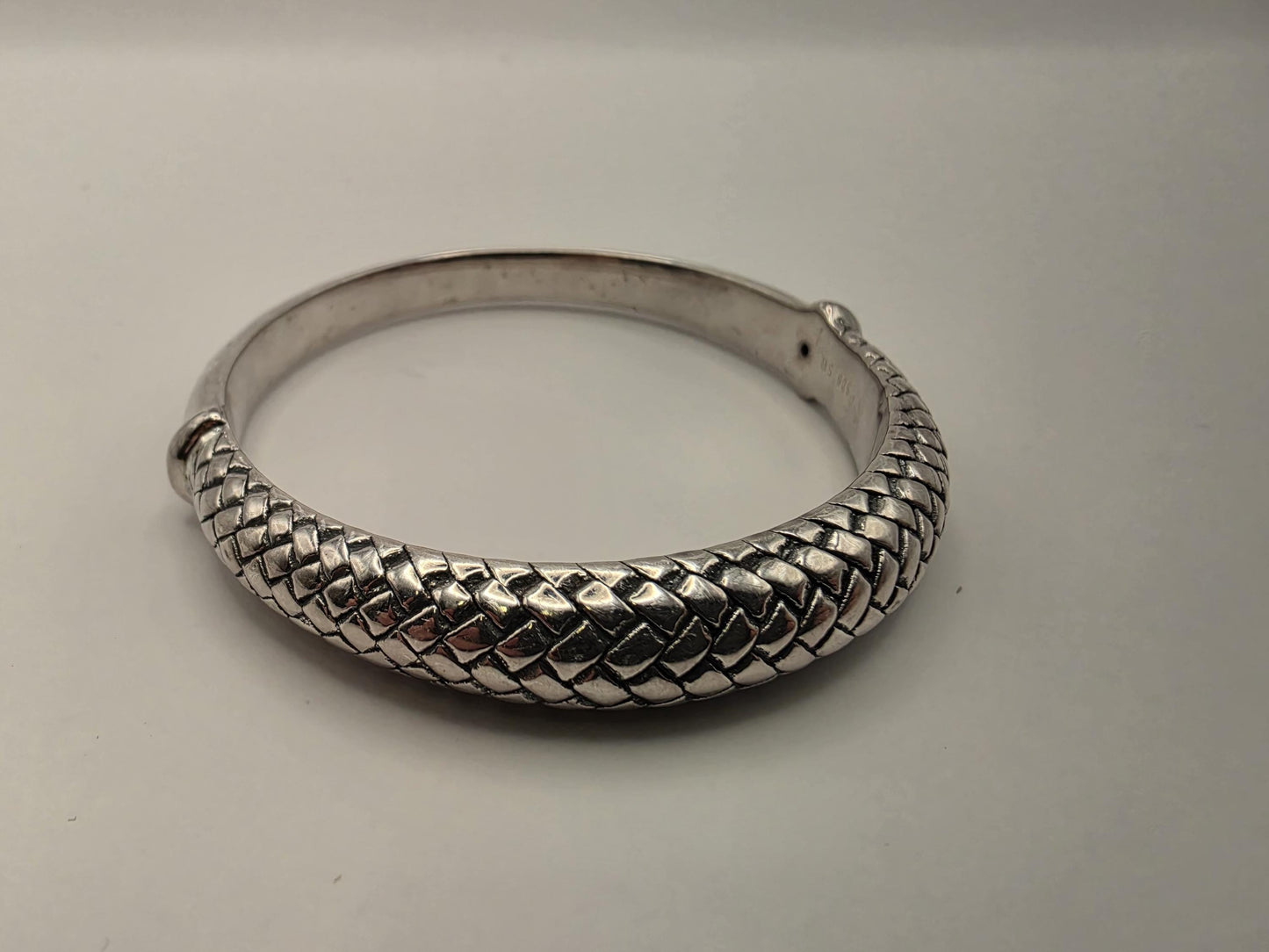 925 Sterling Silver Hinged Bangle Bracelet | Scale Texture | Polished Inner | 9in Wrist