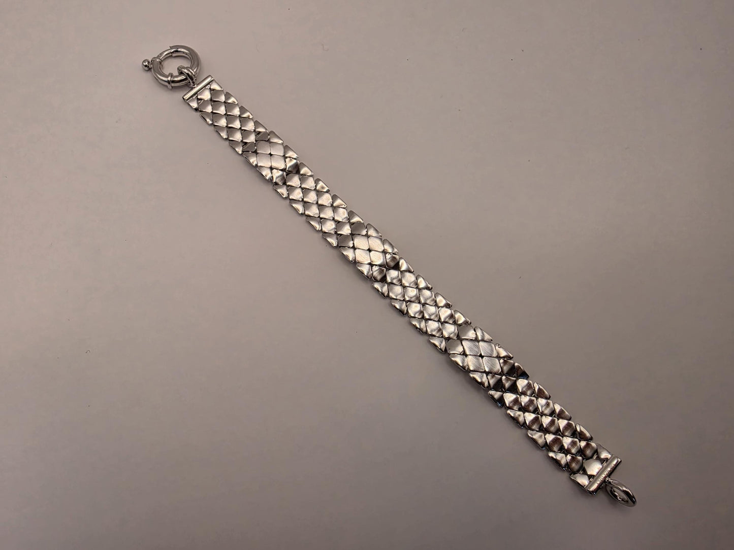 Sterling Silver Scale Mesh Bracelet — Green Cabochon Station Wide Cuff 925