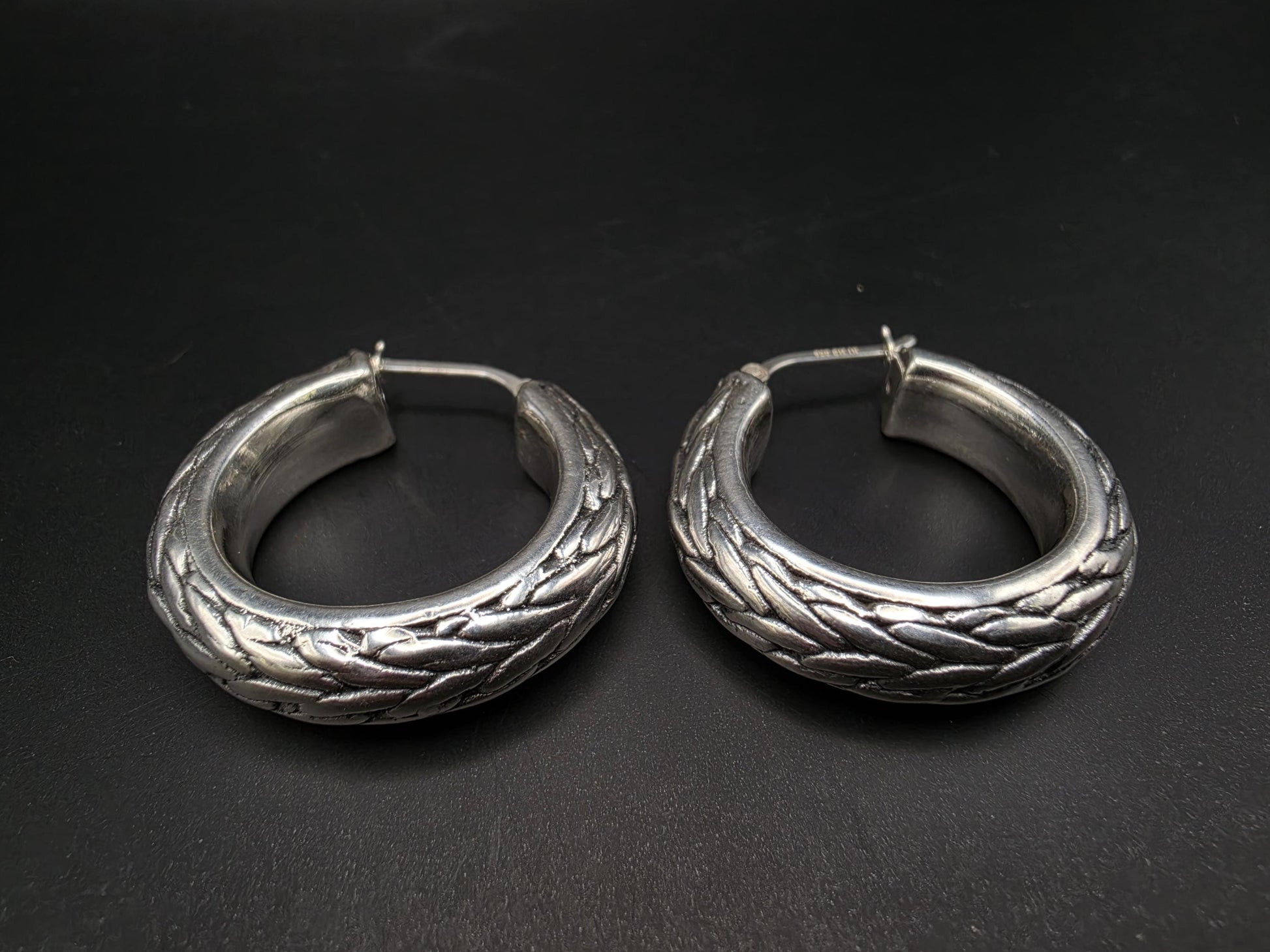 Sterling Silver Chunky Engraved Leaf Hoop Earrings 1 Inch