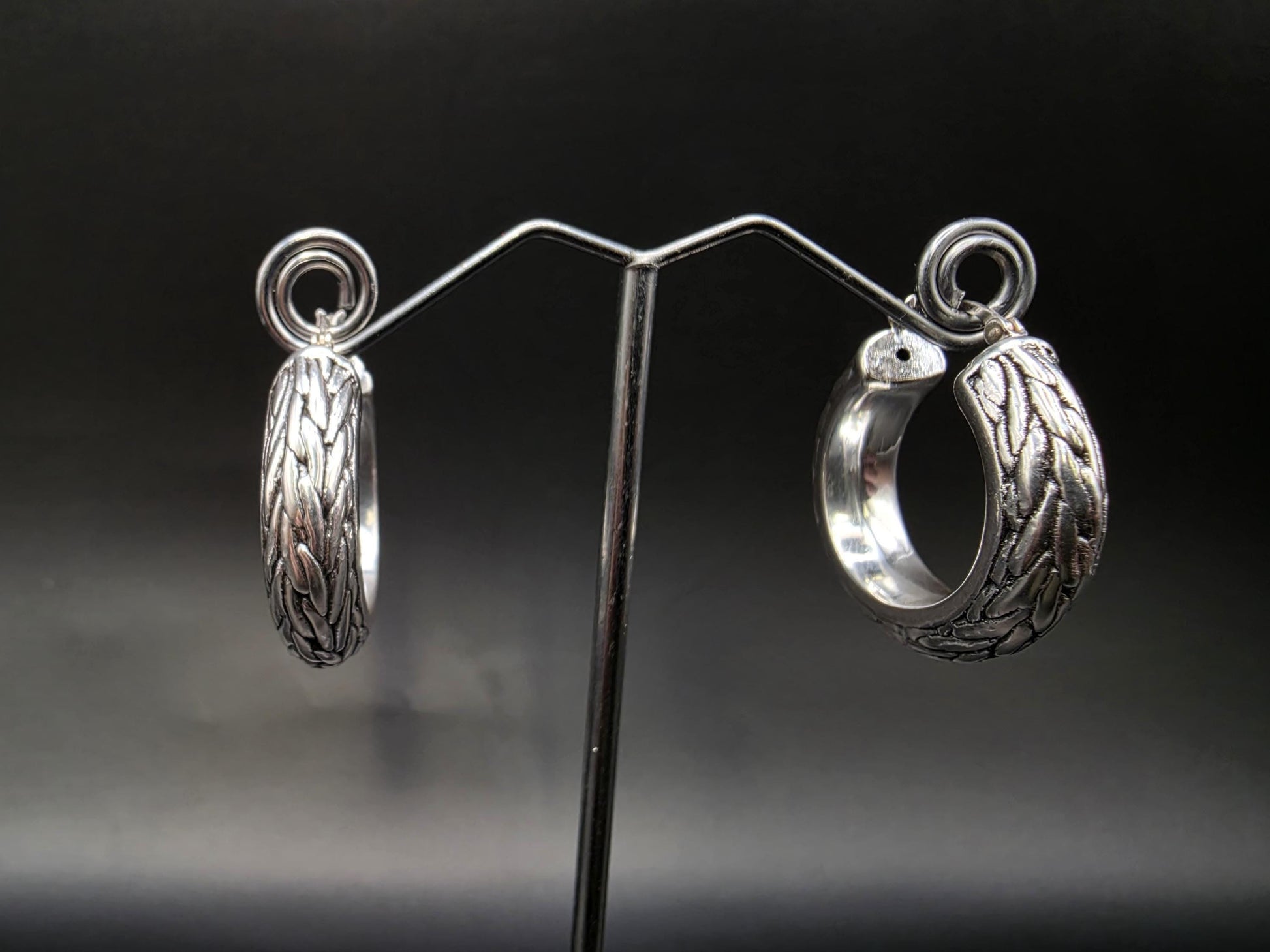 Sterling Silver Chunky Engraved Leaf Hoop Earrings 1 Inch