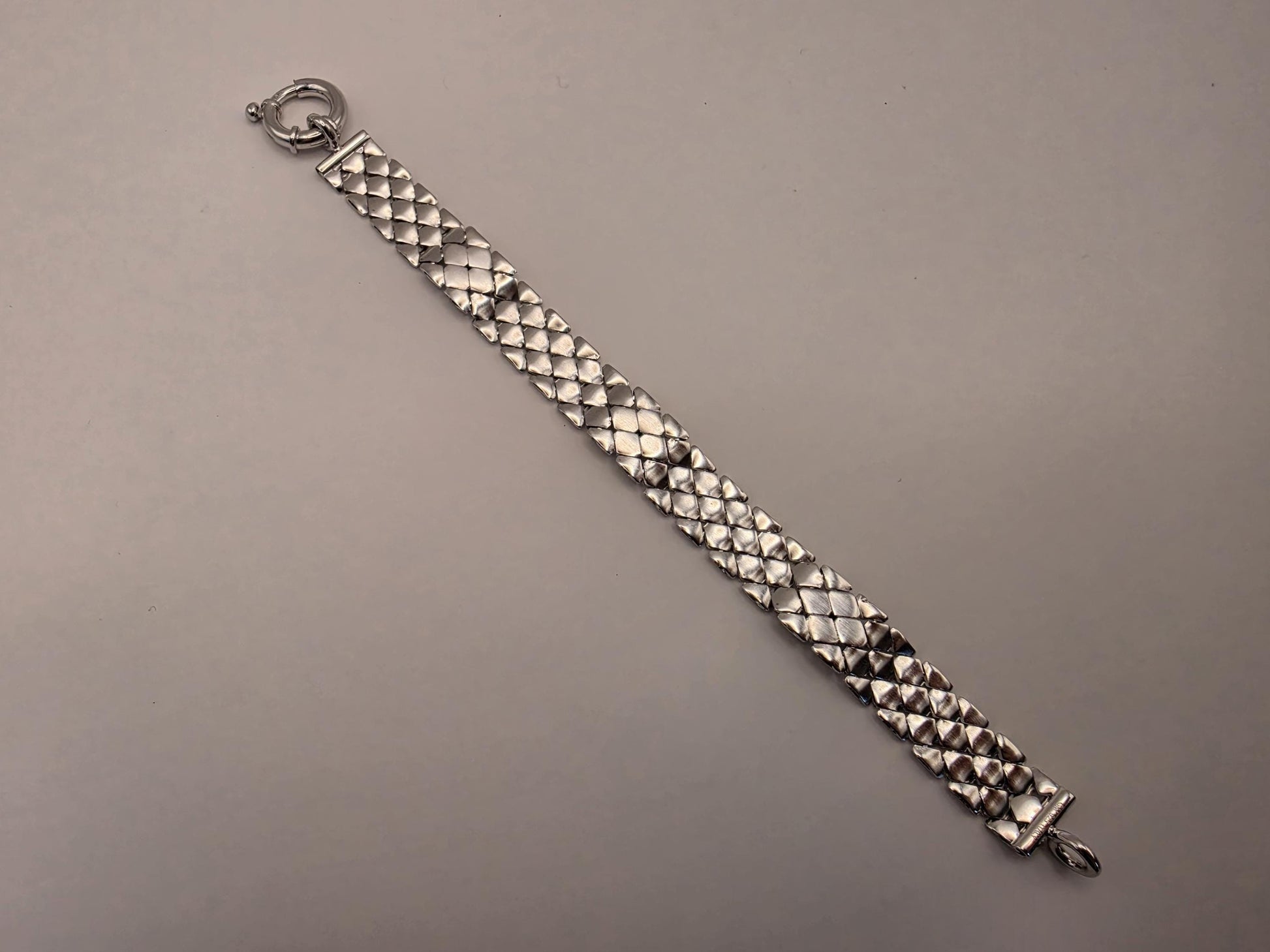 Sterling Silver Scale Mesh Bracelet — Green Cabochon Station Wide Cuff 925