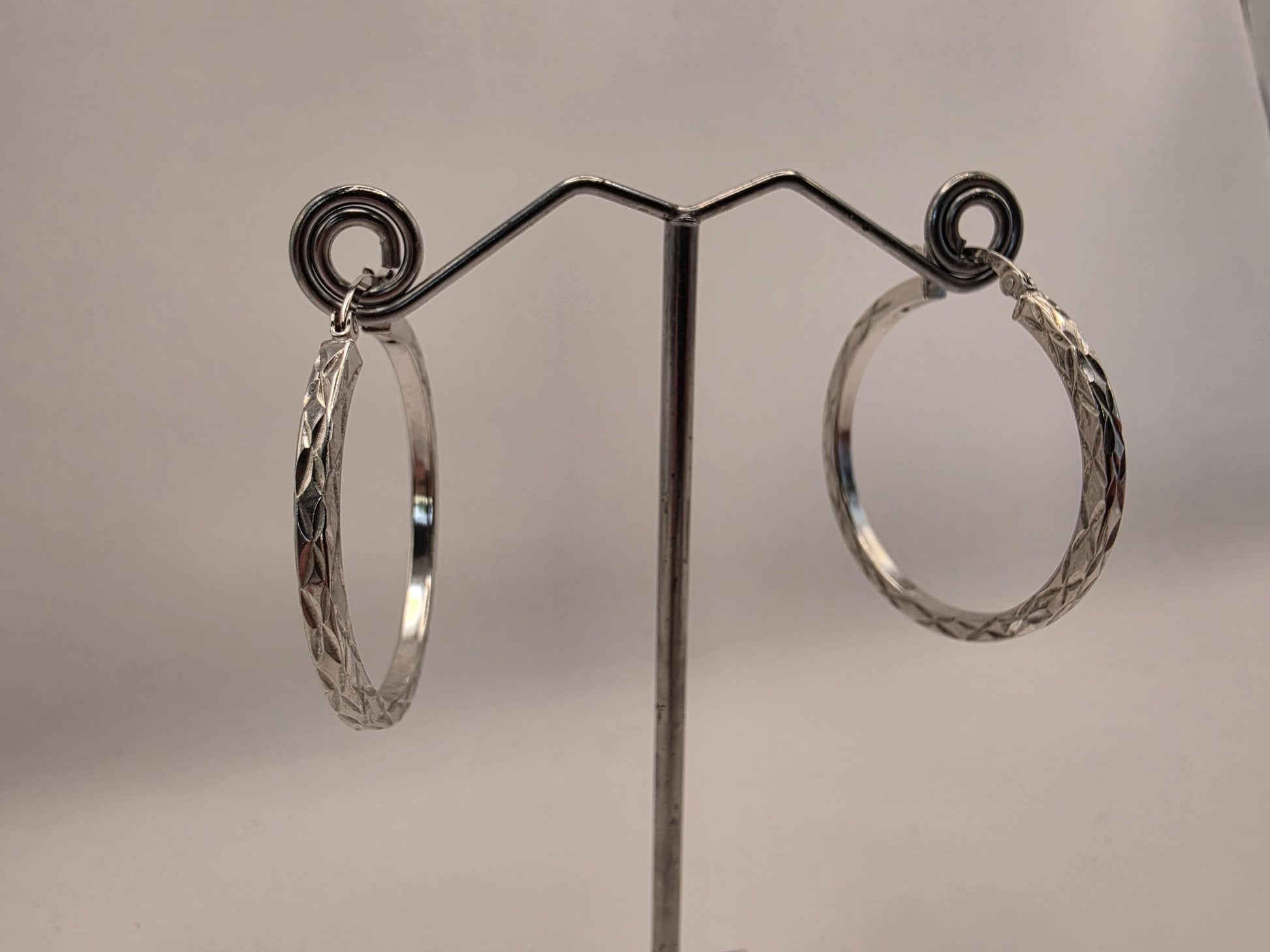 Sterling Silver Diamond Cut Hoop Earrings | 925 Silver | 1.5 Inch | Faceted Sparkle Hoops | Womens Everyday Hoops