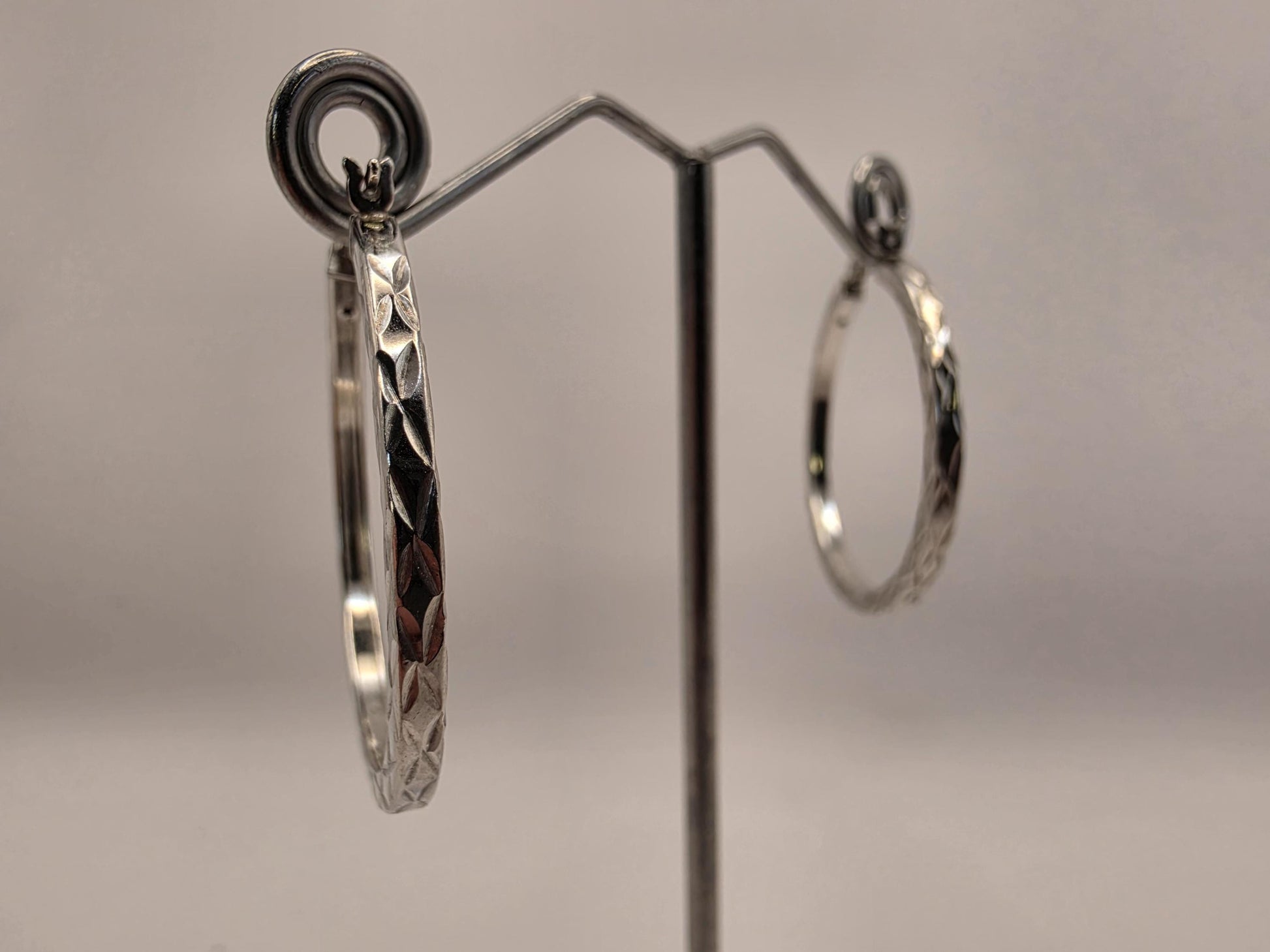 Sterling Silver Diamond Cut Hoop Earrings | 925 Silver | 1.5 Inch | Faceted Sparkle Hoops | Womens Everyday Hoops