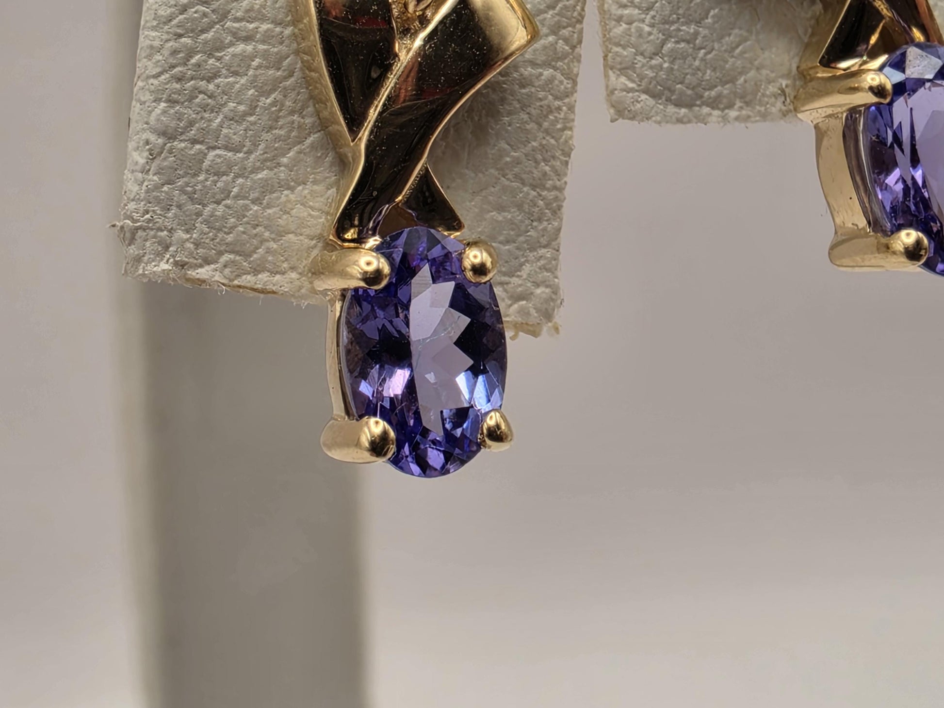 14K Yellow Gold Tanzanite Diamond Stud Earrings Oval Natural Tanzanite Studs December Birthstone Purple Blue Gemstone Gift for Her
