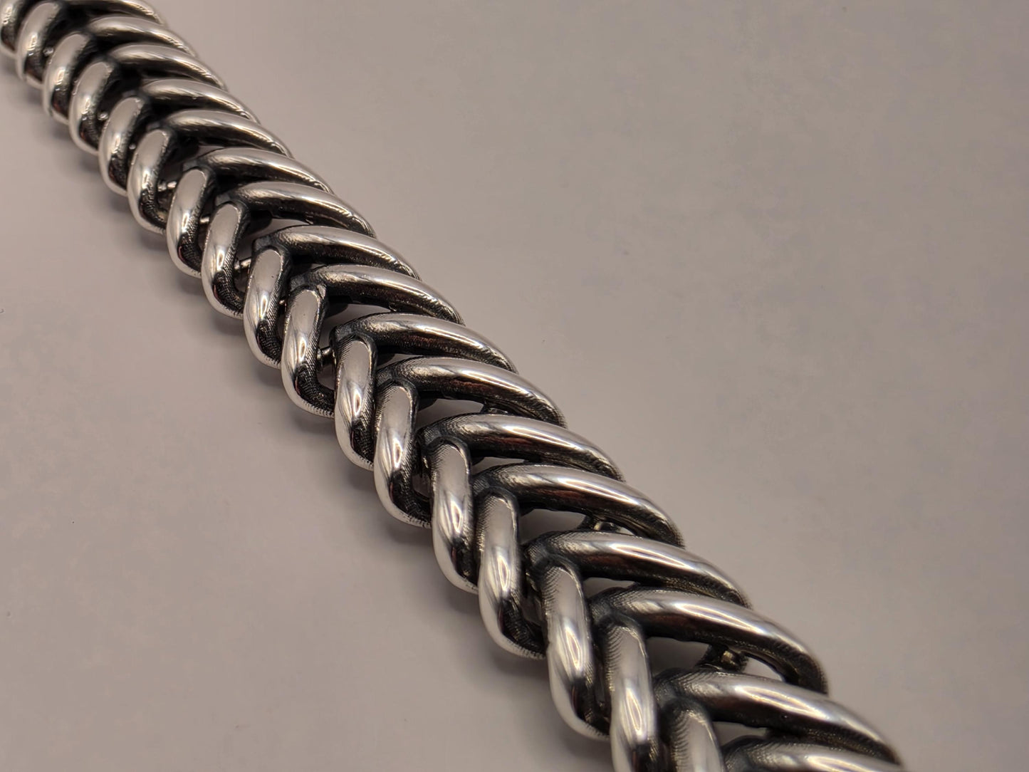 Solid 925 Sterling Silver Herringbone Bracelet 9.33mm Mens Heavy Fishtail Link 8 Inch 22.6 Grams Box Clasp Statement Gift
