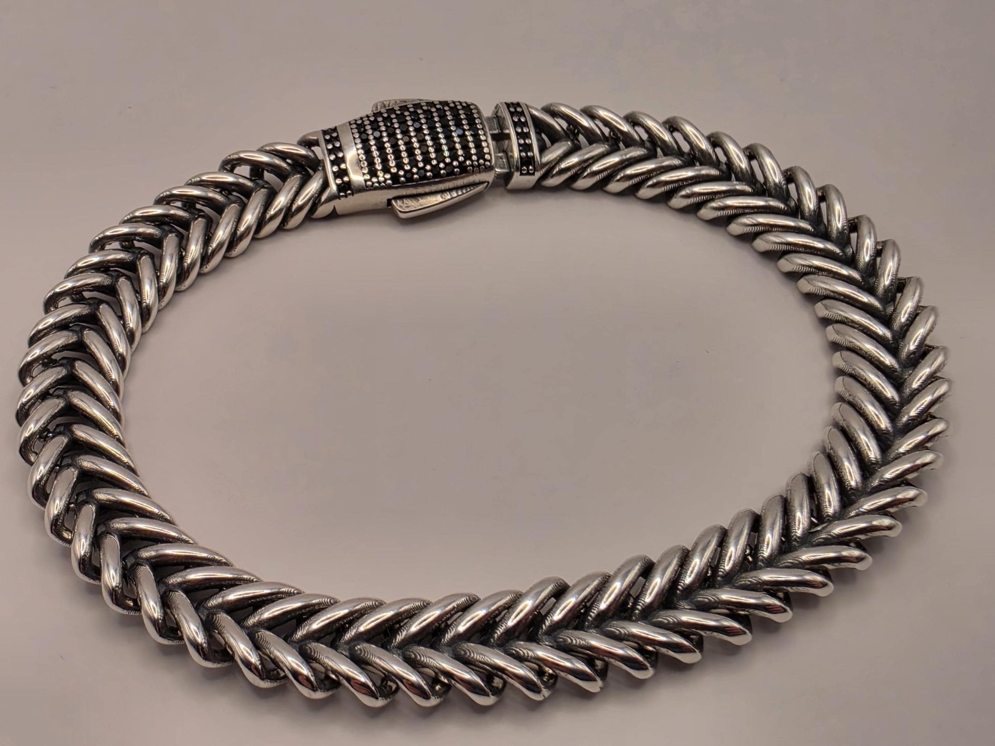 Solid 925 Sterling Silver Herringbone Bracelet 9.33mm Mens Heavy Fishtail Link 8 Inch 22.6 Grams Box Clasp Statement Gift
