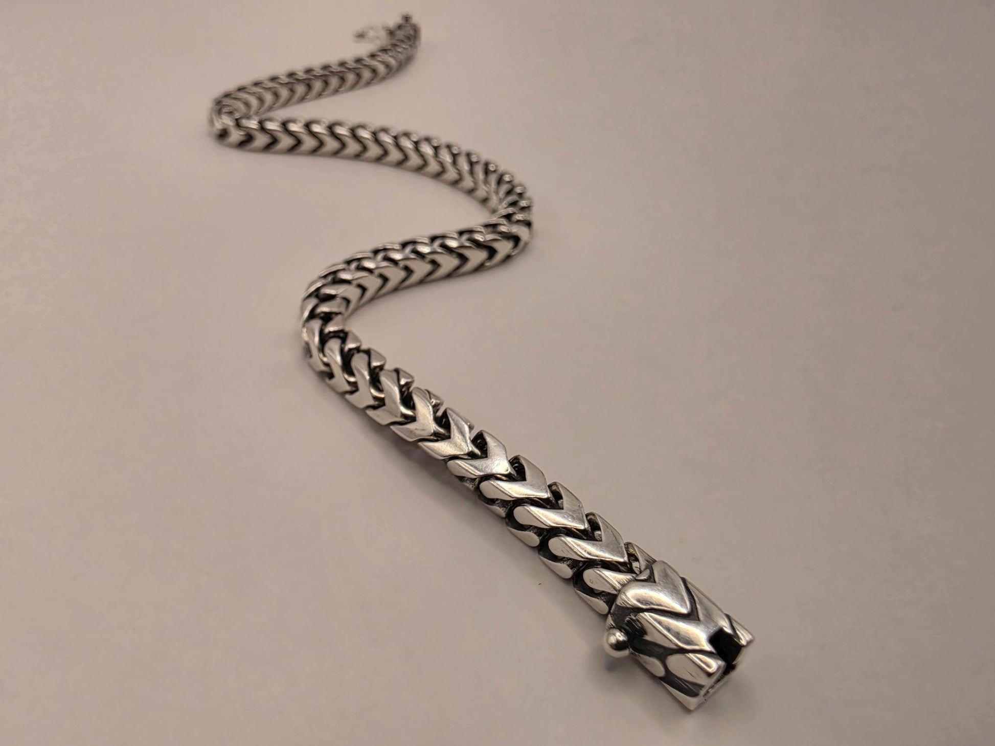 Sterling Silver Chevron Chain Bracelet 8.5 Inch 4.5mm 27.2 Grams Unisex Statement Jewelry Gift