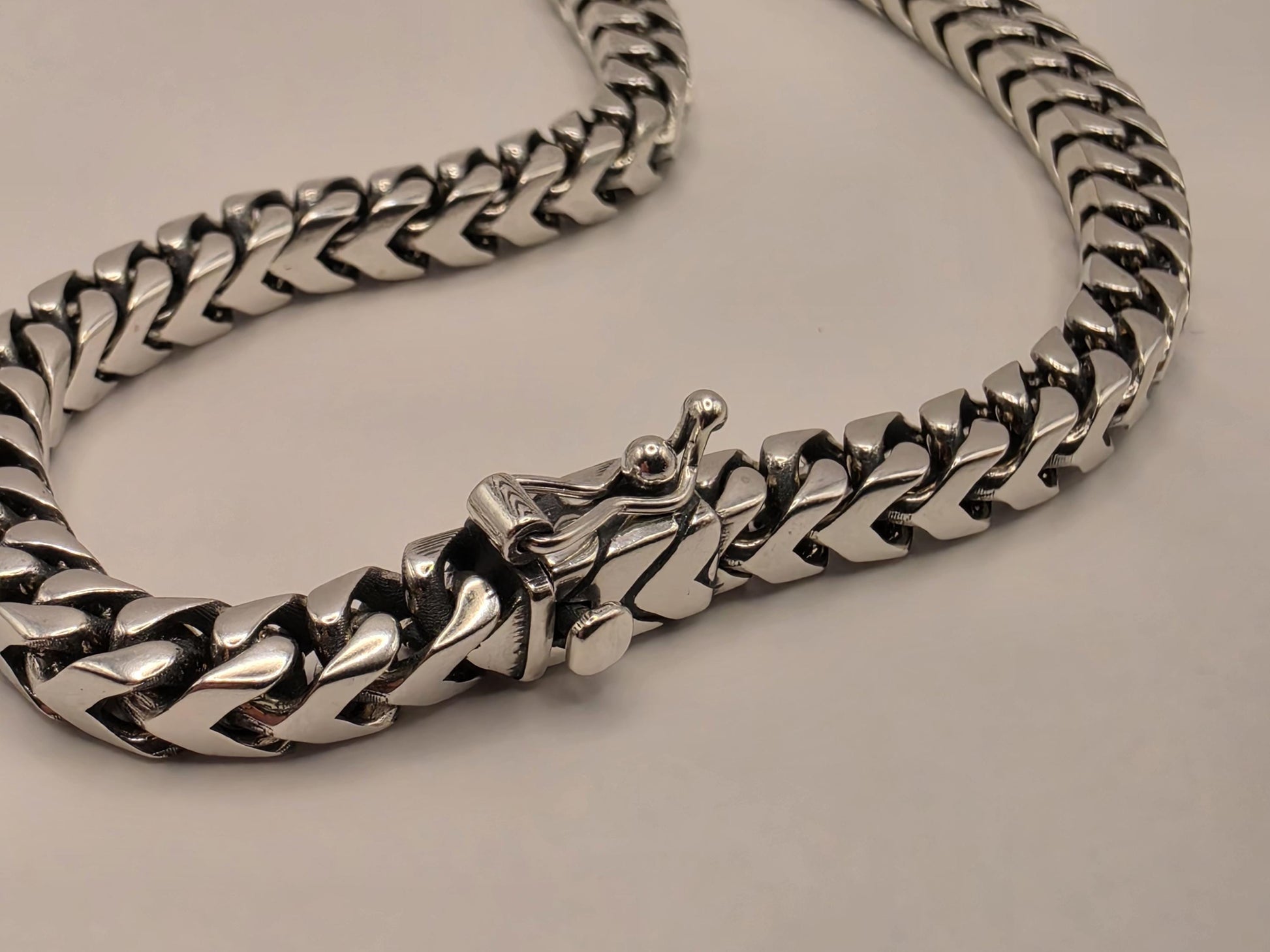 Sterling Silver Chevron Chain Bracelet 8.5 Inch 4.5mm 27.2 Grams Unisex Statement Jewelry Gift