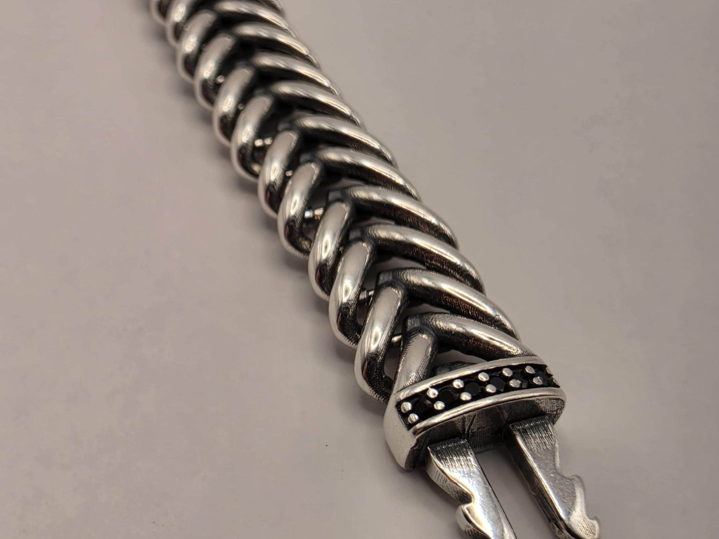 Solid 925 Sterling Silver Herringbone Bracelet 9.33mm Mens Heavy Fishtail Link 8 Inch 22.6 Grams Box Clasp Statement Gift