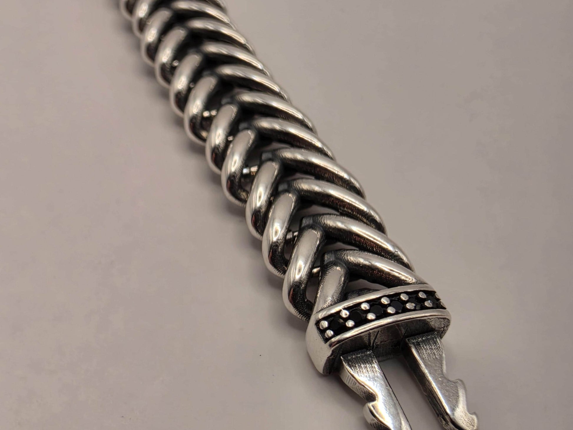 Solid 925 Sterling Silver Herringbone Bracelet 9.33mm Mens Heavy Fishtail Link 8 Inch 22.6 Grams Box Clasp Statement Gift