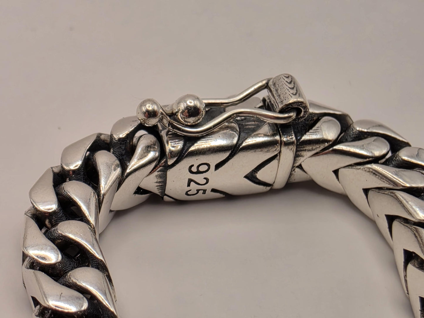 Sterling Silver Cuban Link Bracelet 8 Inch 4.6mm Mens Heavy Curb Chain 25.3 Grams Box Clasp Gift for Him Unisex