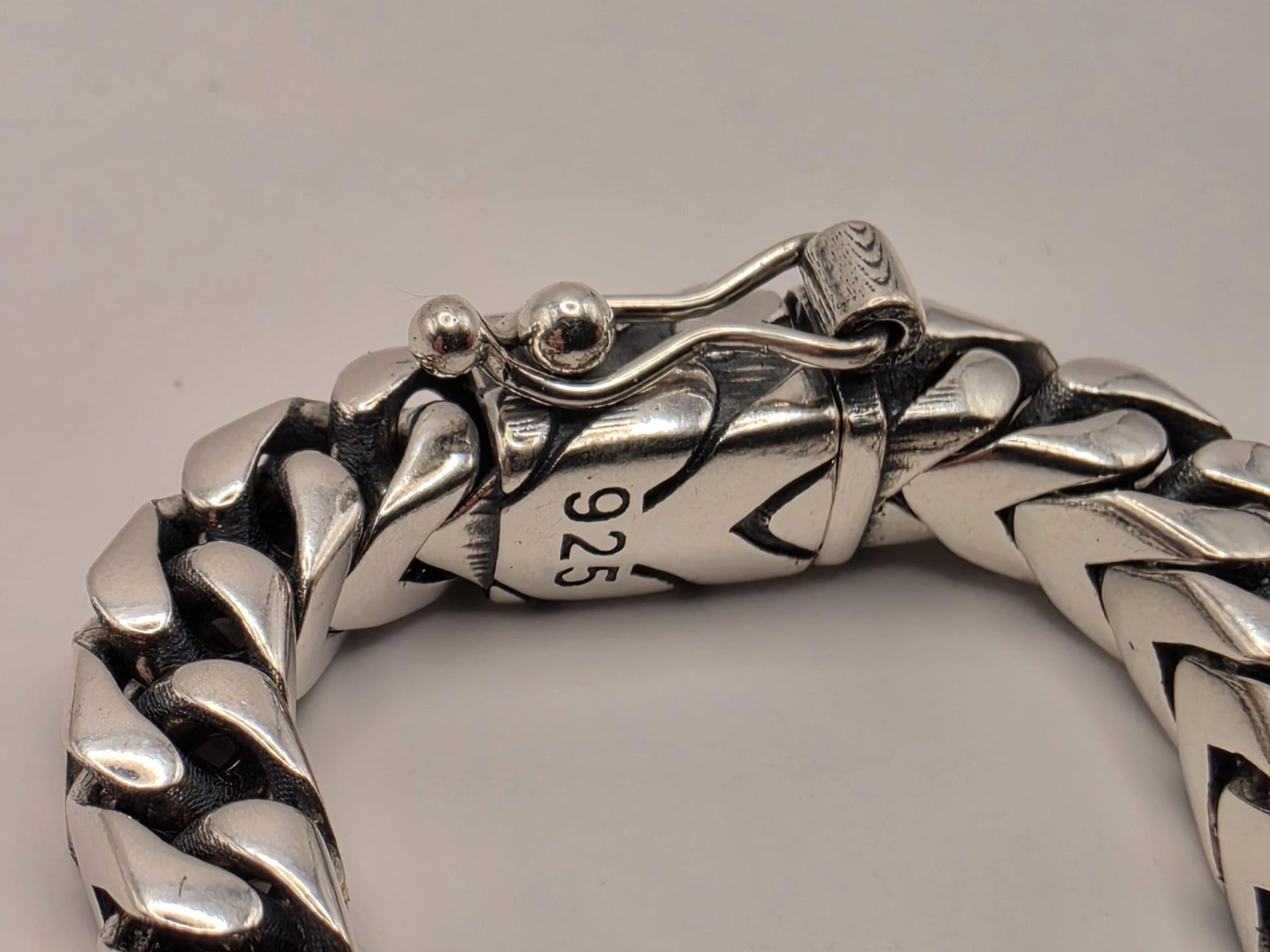 Sterling Silver Cuban Link Bracelet 8 Inch 4.6mm Mens Heavy Curb Chain 25.3 Grams Box Clasp Gift for Him Unisex