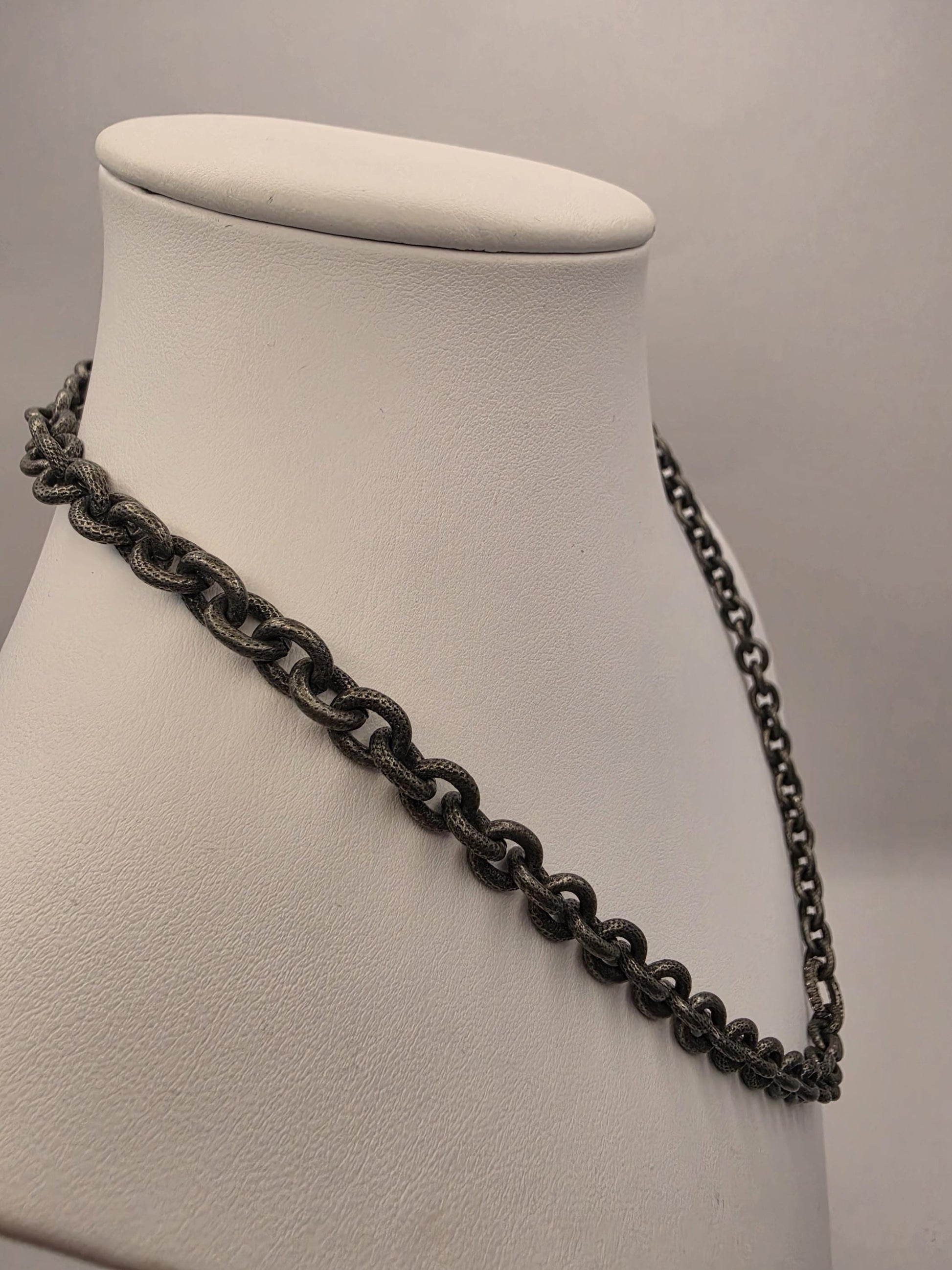 Sterling Silver Textured Link Chain Necklace Black Gunmetal Finish 21 Inch 7.5mm 50.3 Grams CZ Center Ring Statement