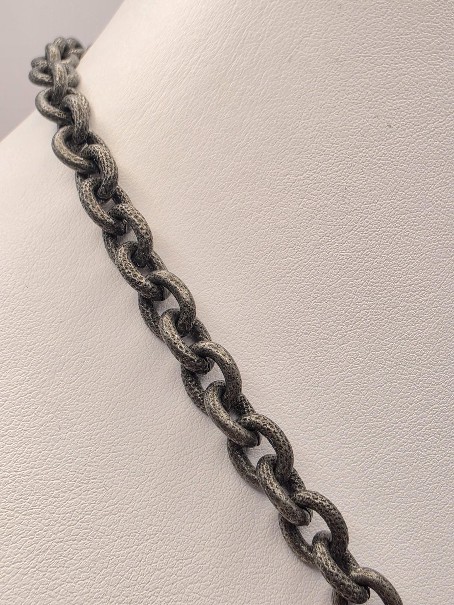 Sterling Silver Textured Link Chain Necklace Black Gunmetal Finish 21 Inch 7.5mm 50.3 Grams CZ Center Ring Statement