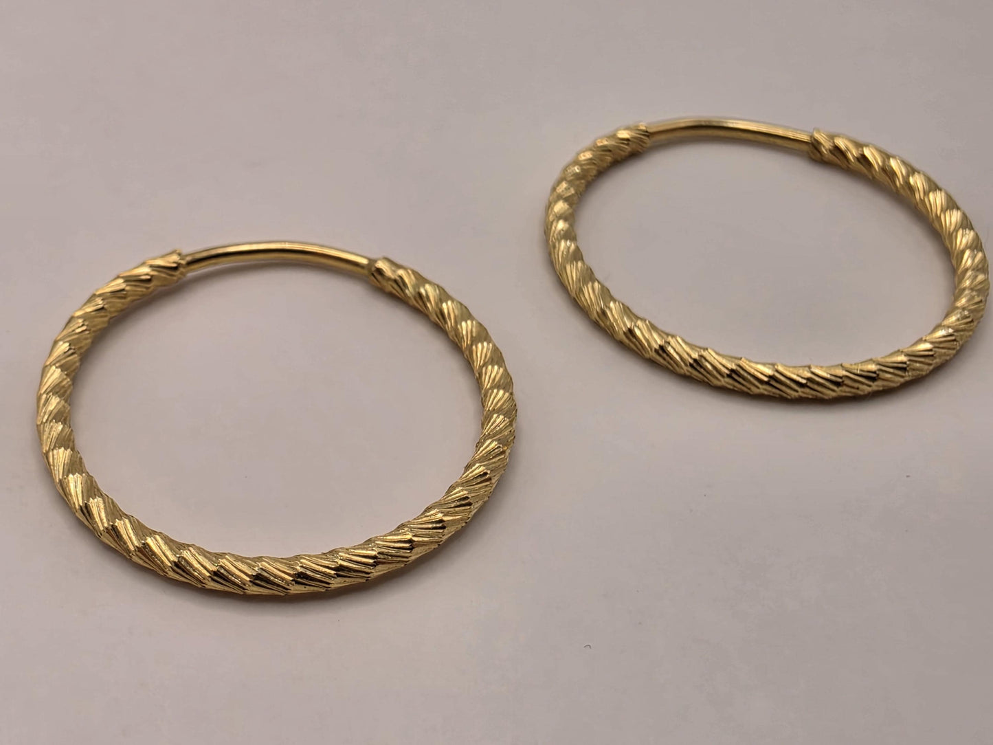 18K Yellow Gold Textured Thin Hoop Earrings 0.75 Inch 1.2g Solid Gold Fine Jewelry Gift for Her