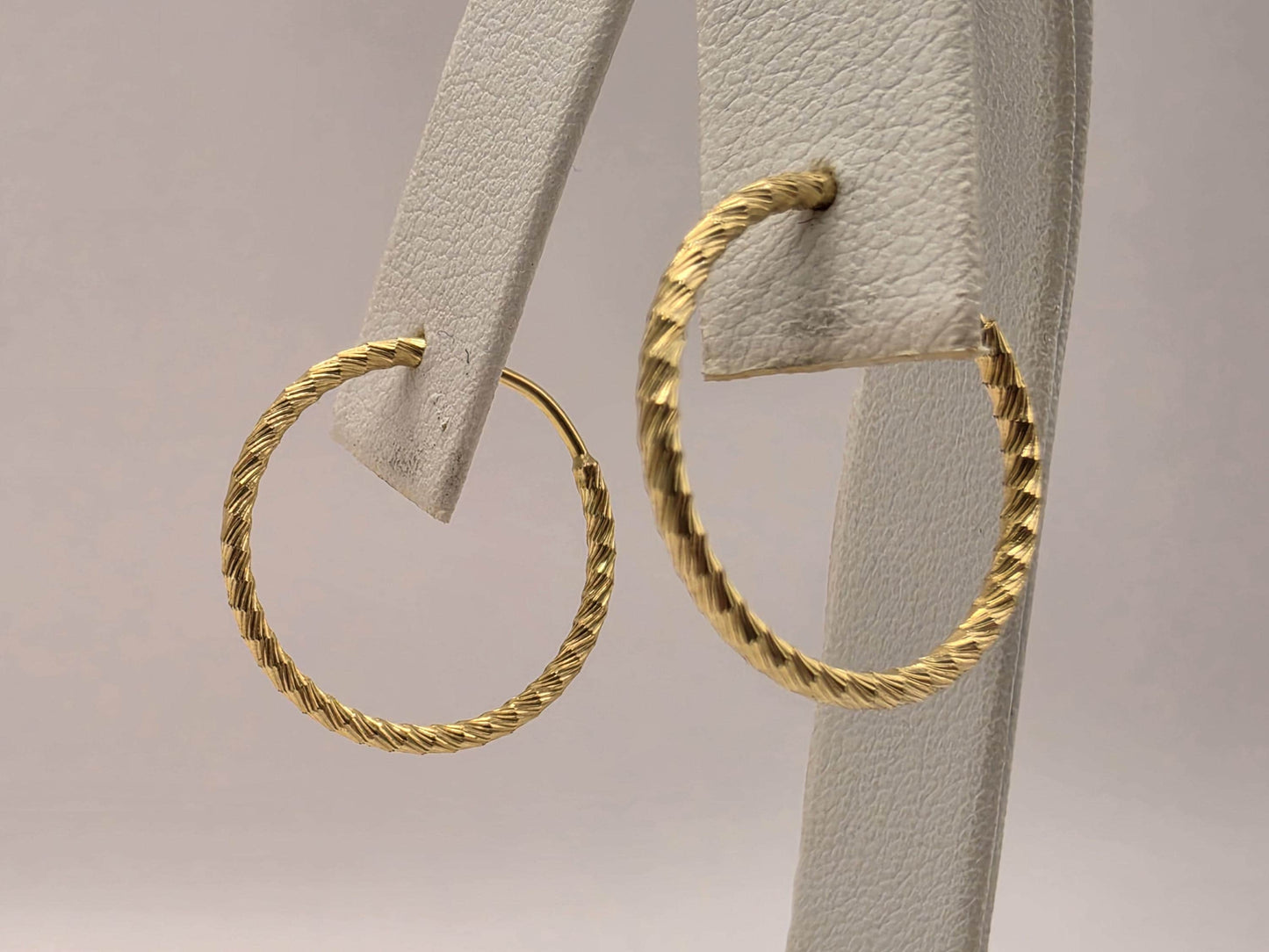 18K Yellow Gold Textured Thin Hoop Earrings 0.75 Inch 1.2g Solid Gold Fine Jewelry Gift for Her