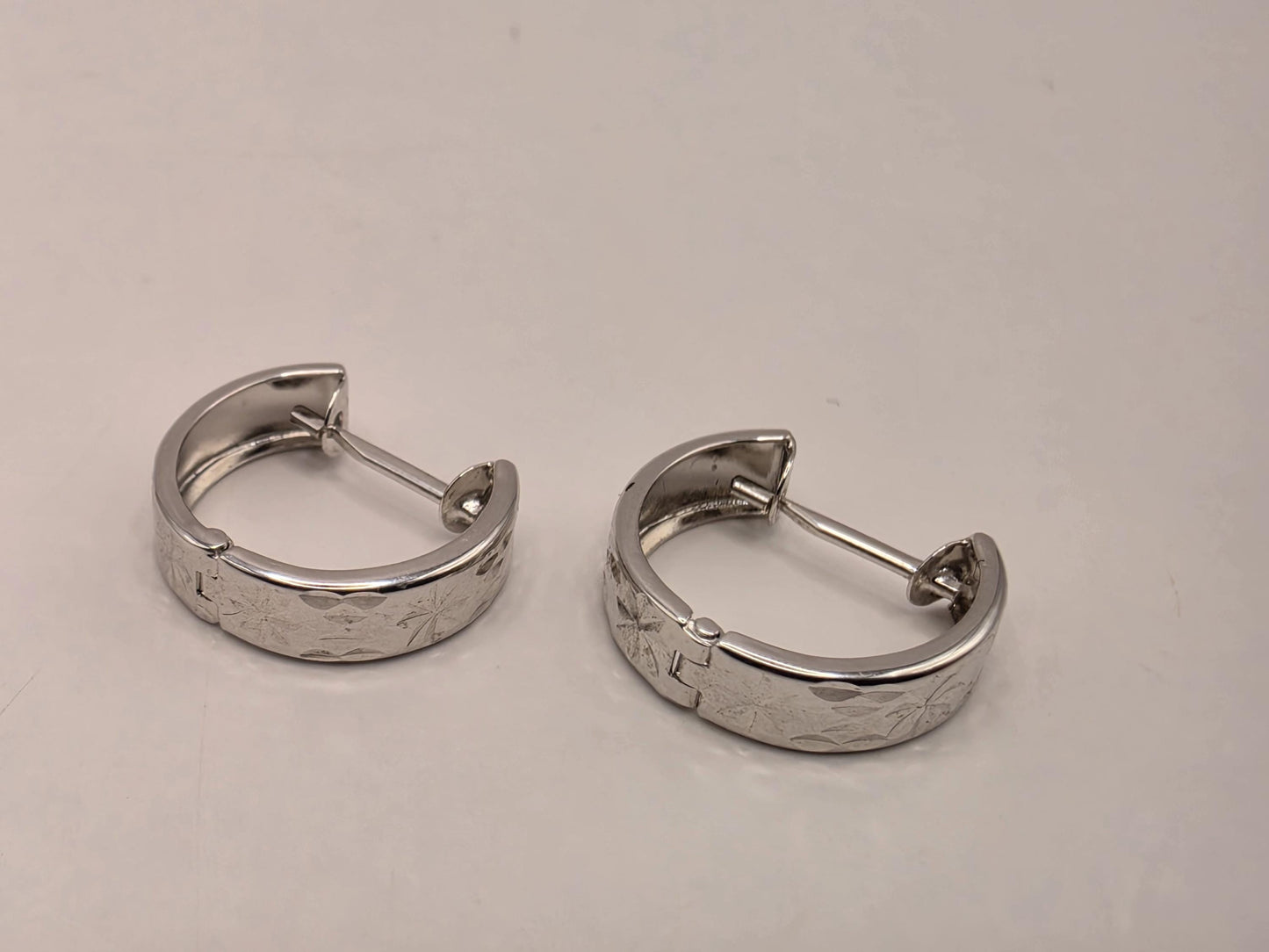 14K White Gold Patterned Huggie Hoop Earrings 0.5 Inch 1.9g Solid Gold Fine Jewelry Gift for Her