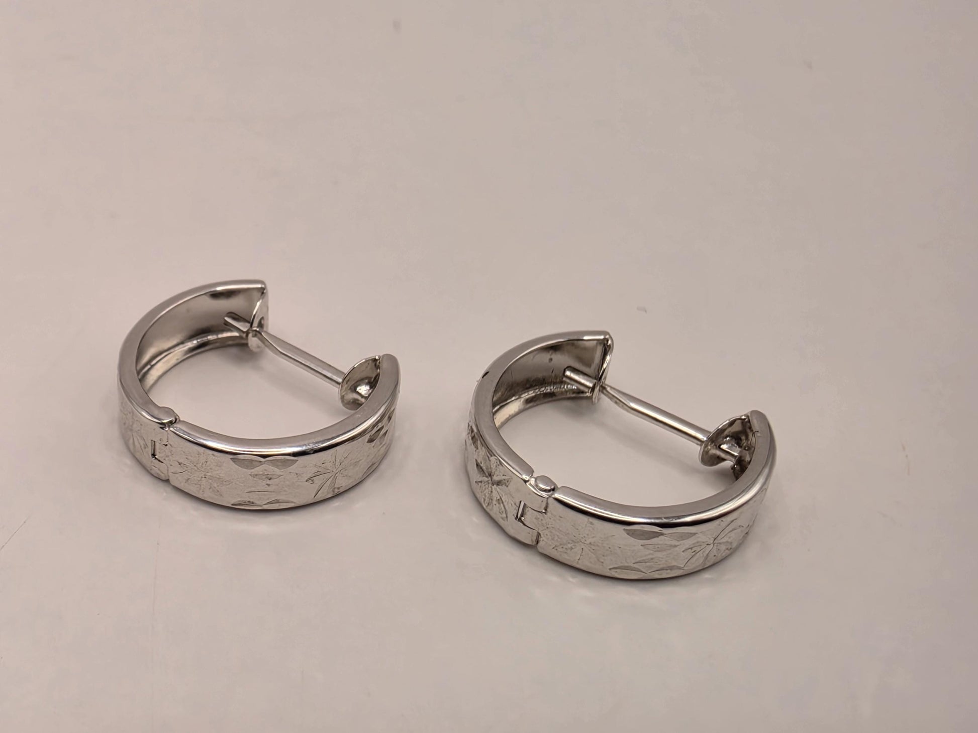 14K White Gold Patterned Huggie Hoop Earrings 0.5 Inch 1.9g Solid Gold Fine Jewelry Gift for Her