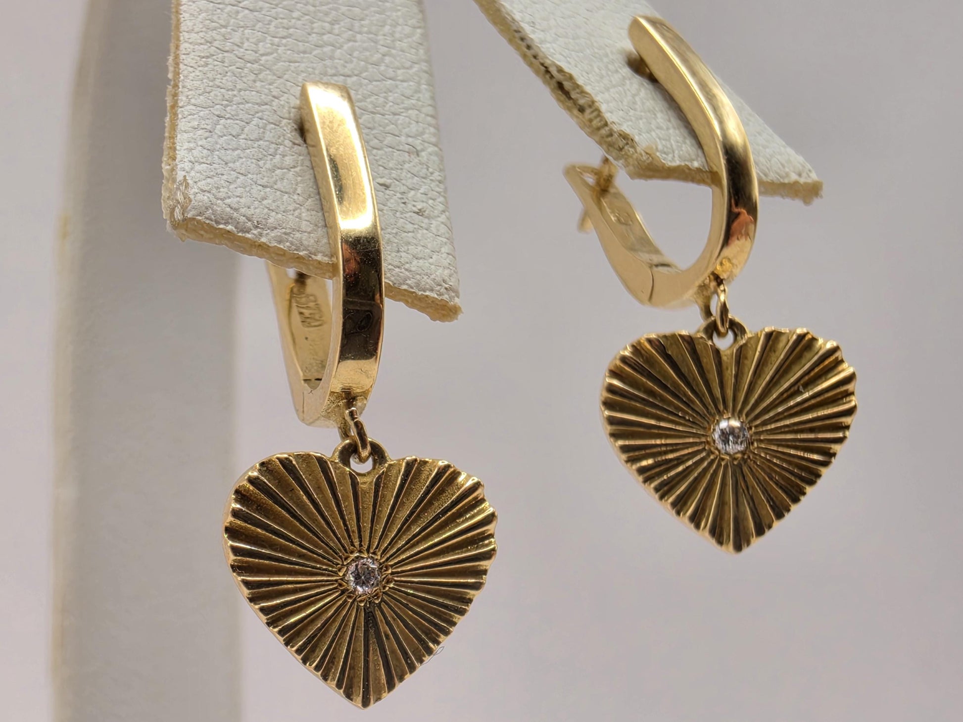 18K Yellow Gold Heart Leverback Drop Earrings 0.75 x 0.375 Inch 2g Solid Gold Fine Jewelry Gift for Her