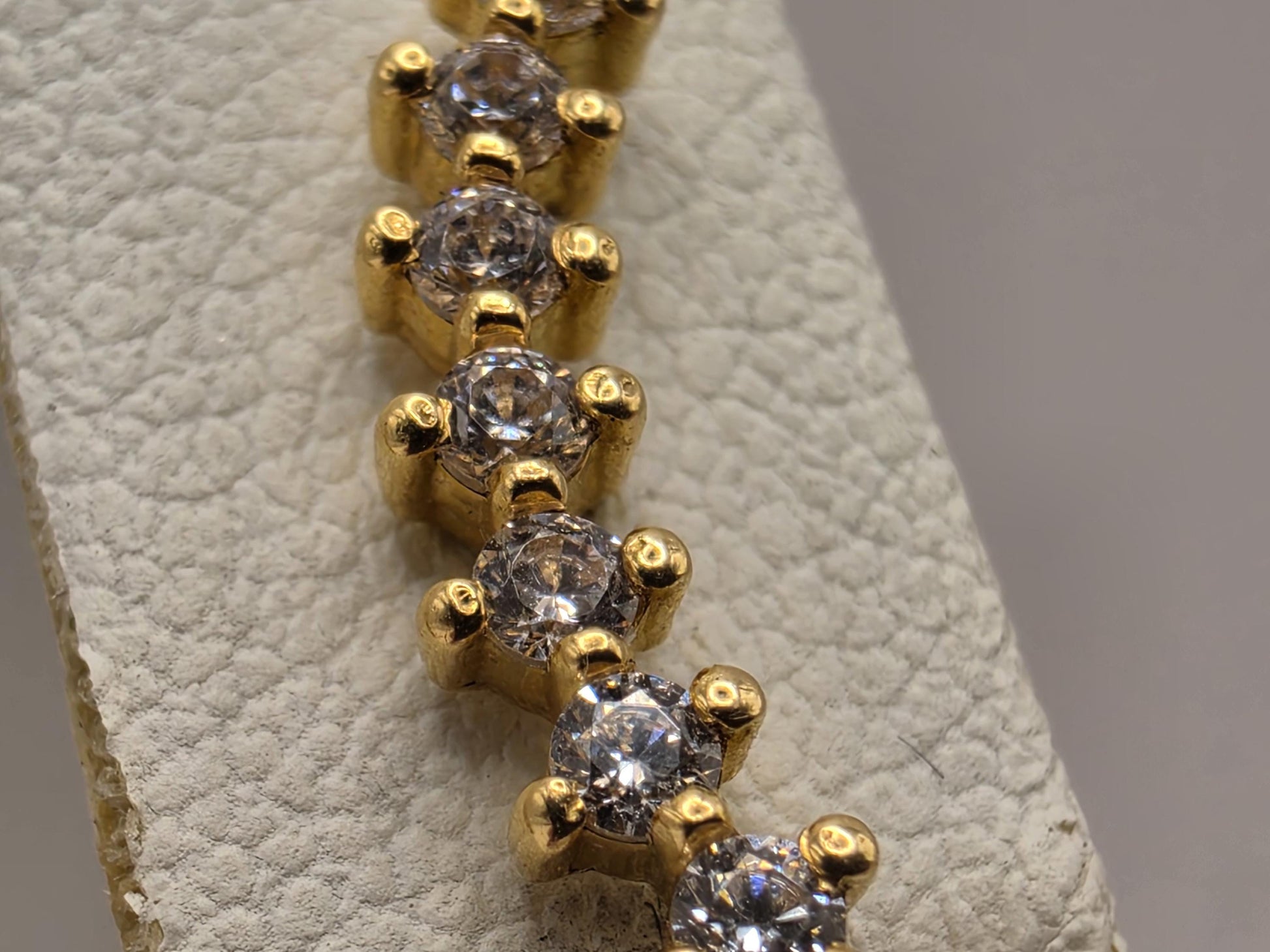 18K Yellow Gold Clear Stone Bar Stud Earrings 0.125 x 0.5 Inch 1.6g Solid Gold Fine Jewelry Gift for Her