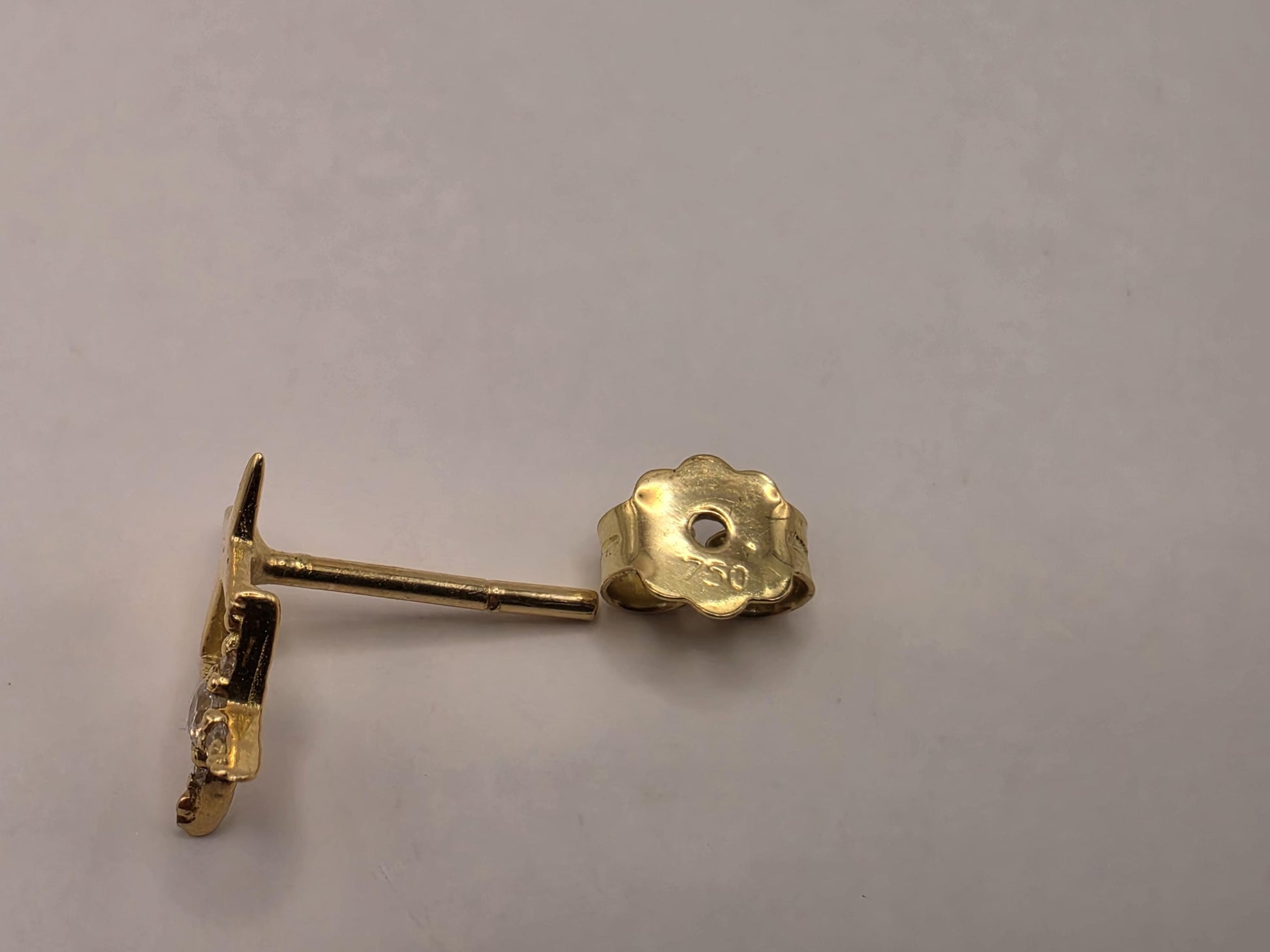 18K Yellow Gold Petite Star Stud Earrings 0.375 x 0.25 Inch 1.1g Solid Gold Fine Jewelry Gift for Her