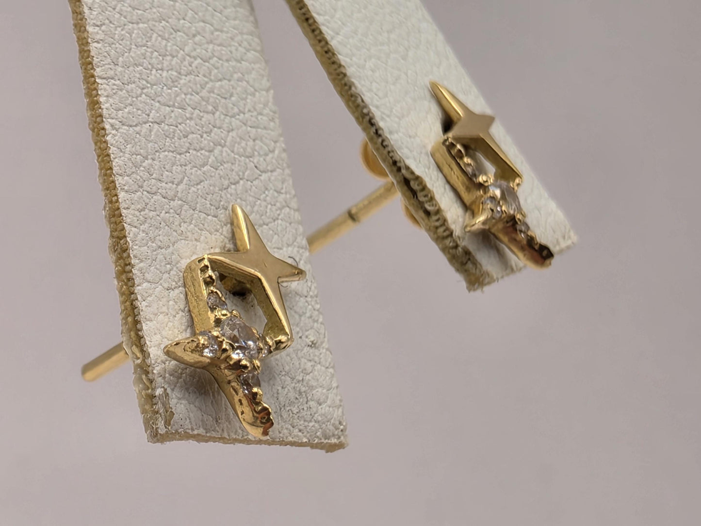 18K Yellow Gold Petite Star Stud Earrings 0.375 x 0.25 Inch 1.1g Solid Gold Fine Jewelry Gift for Her