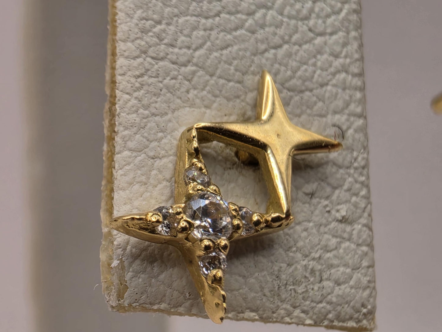 18K Yellow Gold Petite Star Stud Earrings 0.375 x 0.25 Inch 1.1g Solid Gold Fine Jewelry Gift for Her