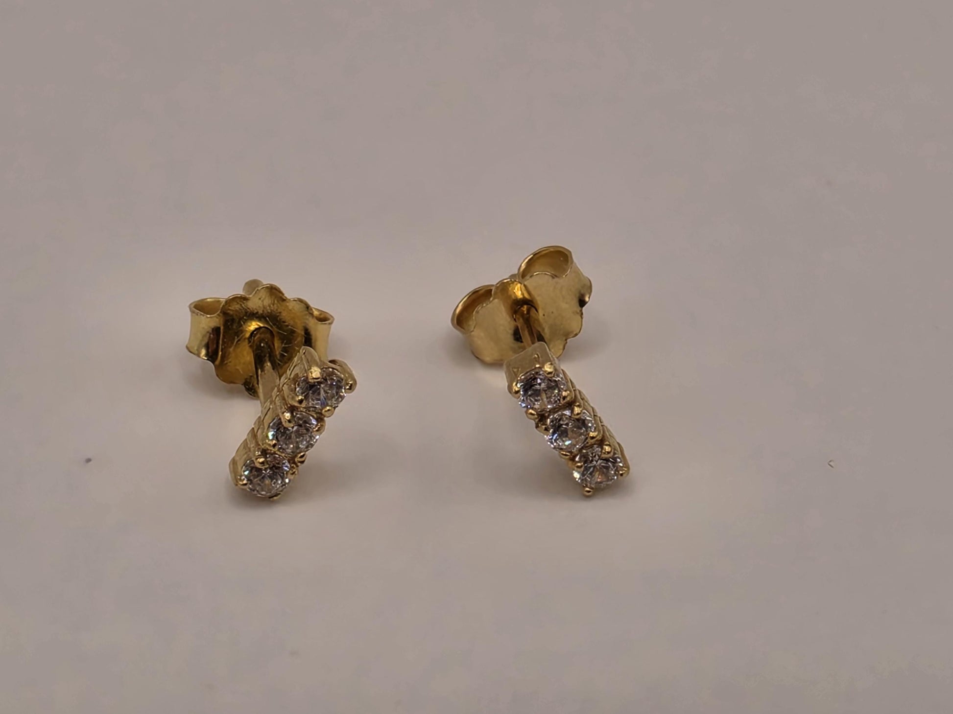 18K Yellow Gold Clear Stone Bar Stud Earrings 0.125 x 0.5 Inch 1g Solid Gold Fine Jewelry Gift for Her