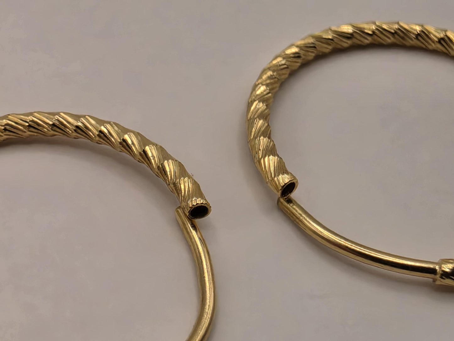 18K Yellow Gold Textured Thin Hoop Earrings 0.75 Inch 1.2g Solid Gold Fine Jewelry Gift for Her
