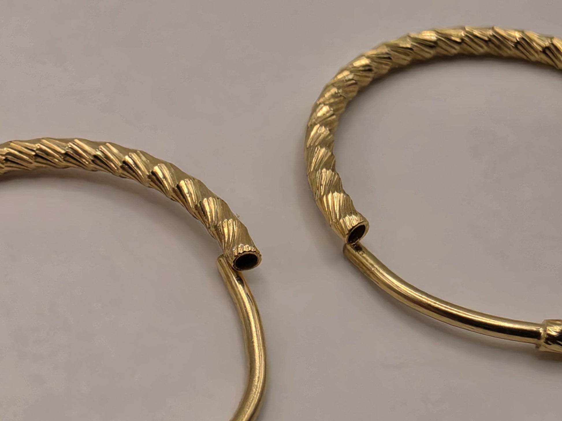 18K Yellow Gold Textured Thin Hoop Earrings 0.75 Inch 1.2g Solid Gold Fine Jewelry Gift for Her