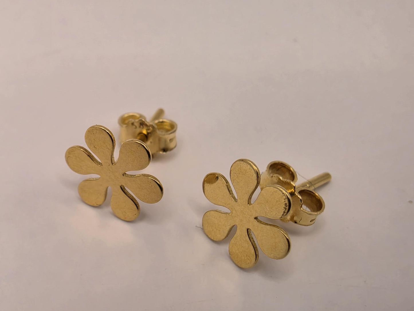 18K Yellow Gold Flower Stud Earrings with 14K Backs 0.375 Inch 1.4g Solid Gold Fine Jewelry Gift for Her