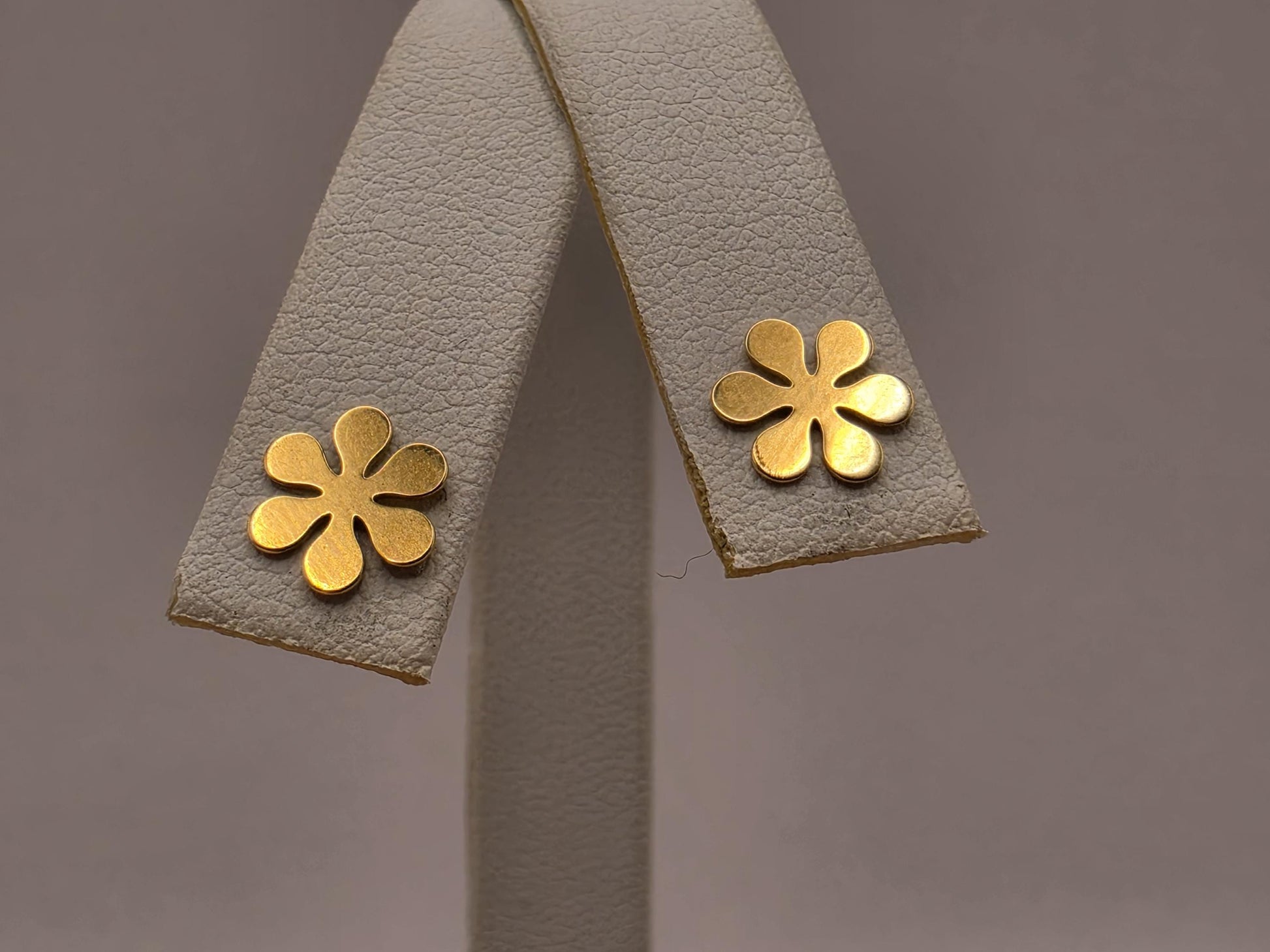 18K Yellow Gold Flower Stud Earrings with 14K Backs 0.375 Inch 1.4g Solid Gold Fine Jewelry Gift for Her
