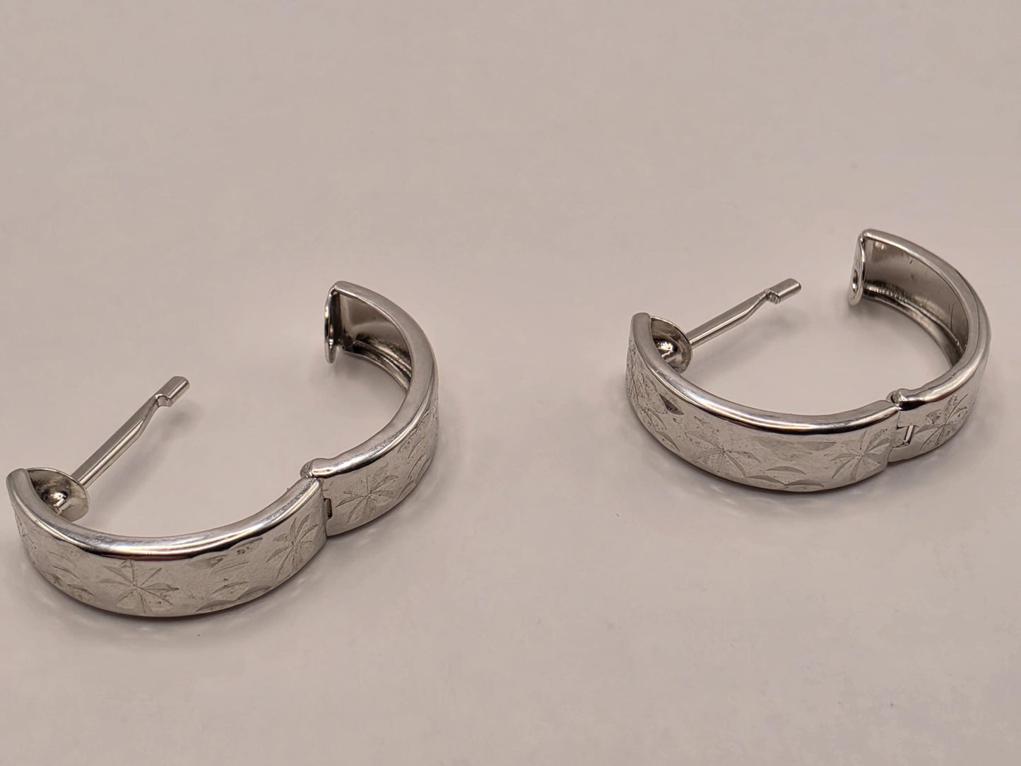 14K White Gold Patterned Huggie Hoop Earrings 0.5 Inch 1.9g Solid Gold Fine Jewelry Gift for Her