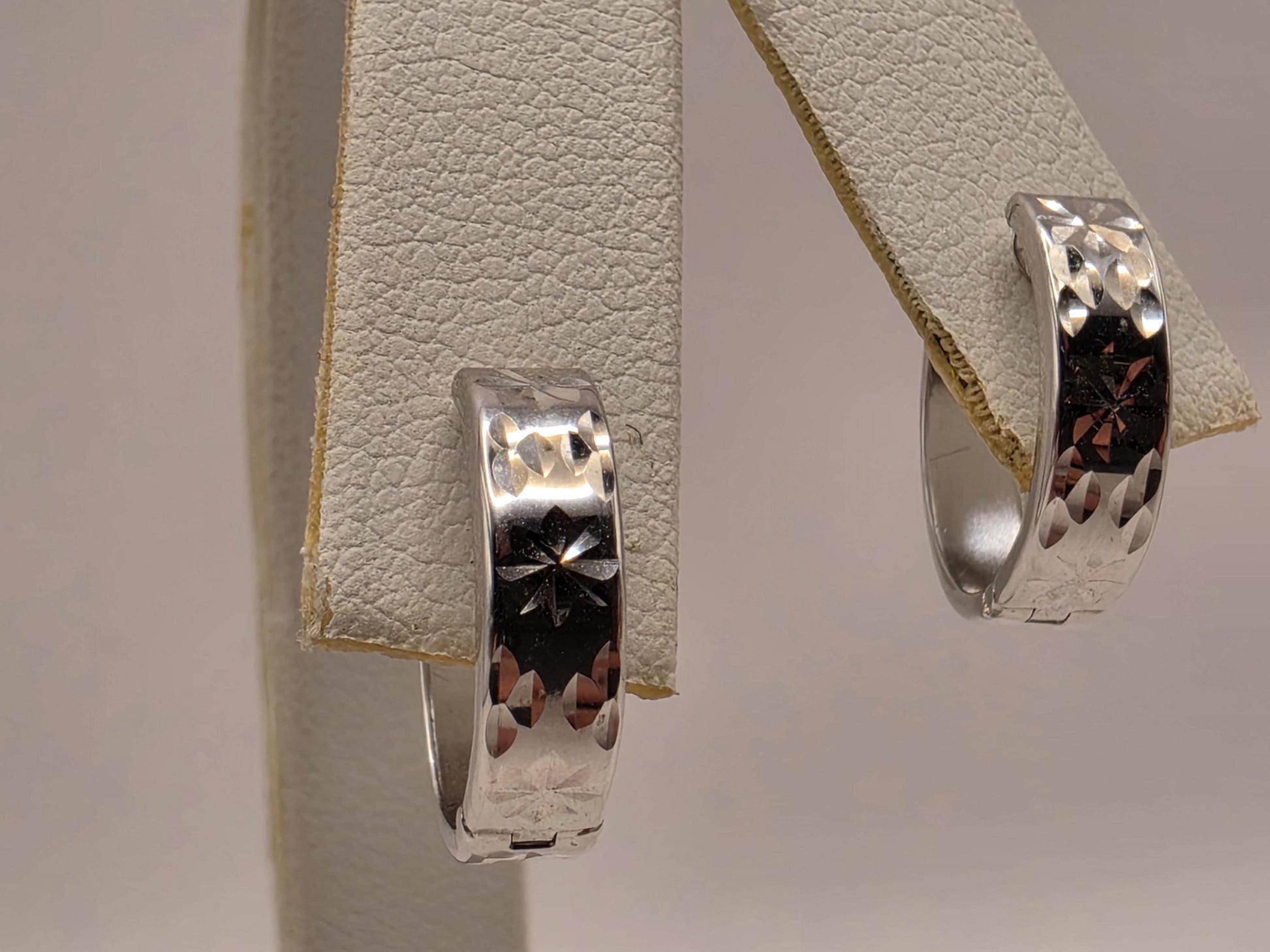 14K White Gold Patterned Huggie Hoop Earrings 0.5 Inch 1.9g Solid Gold Fine Jewelry Gift for Her
