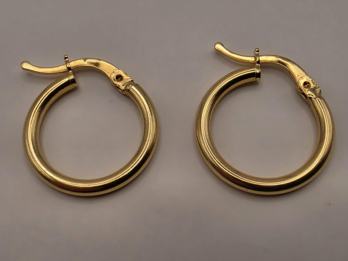 18K Yellow Gold Classic Hoop Earrings 0.625 Inch 1.5g Solid Gold Fine Jewelry Gift for Her