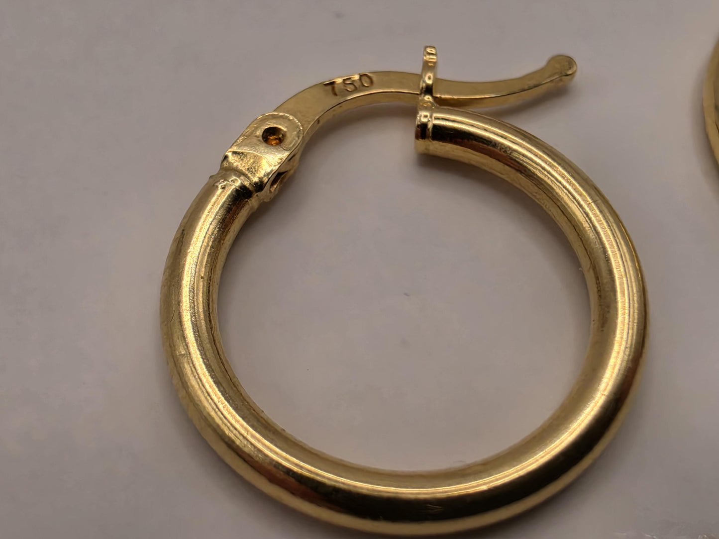 18K Yellow Gold Classic Hoop Earrings 0.625 Inch 1.5g Solid Gold Fine Jewelry Gift for Her