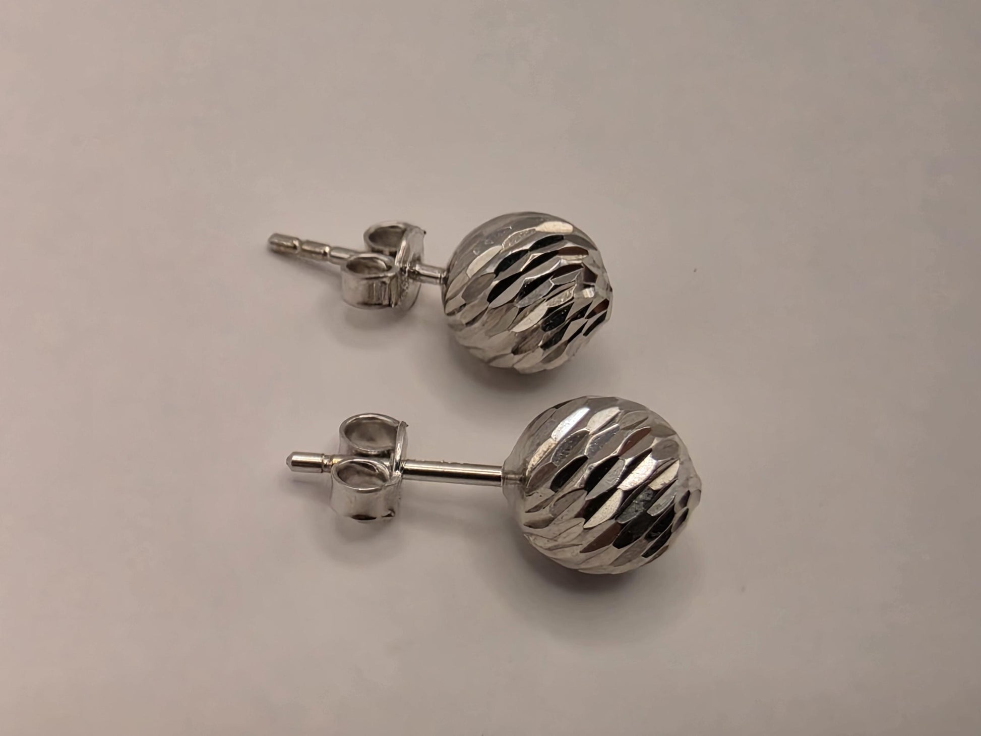 14K White Gold Faceted Ball Stud Earrings 0.25" 2g