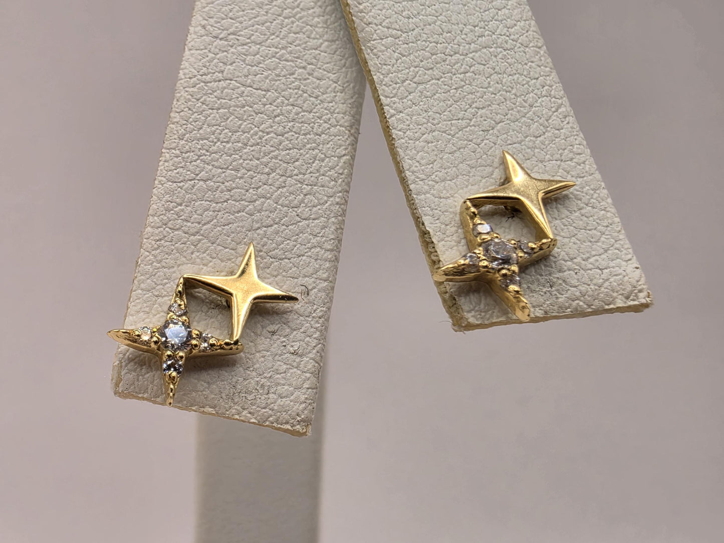 18K Yellow Gold Petite Star Stud Earrings 0.375 x 0.25 Inch 1.1g Solid Gold Fine Jewelry Gift for Her