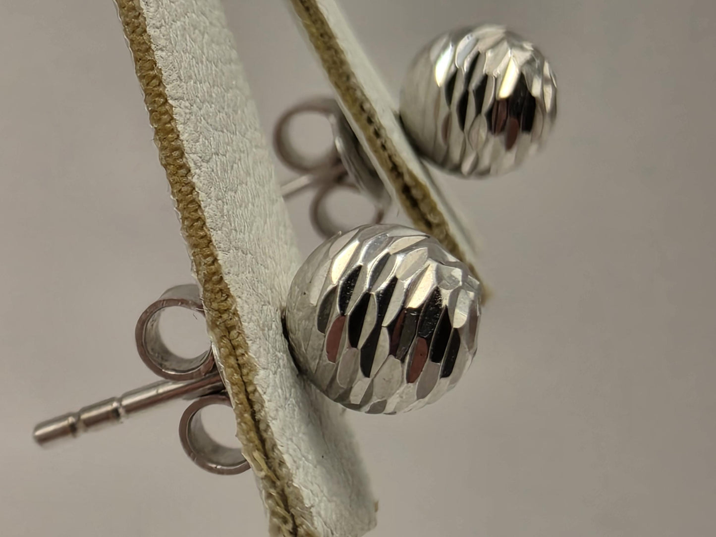 14K White Gold Faceted Ball Stud Earrings 0.25" 1.1g