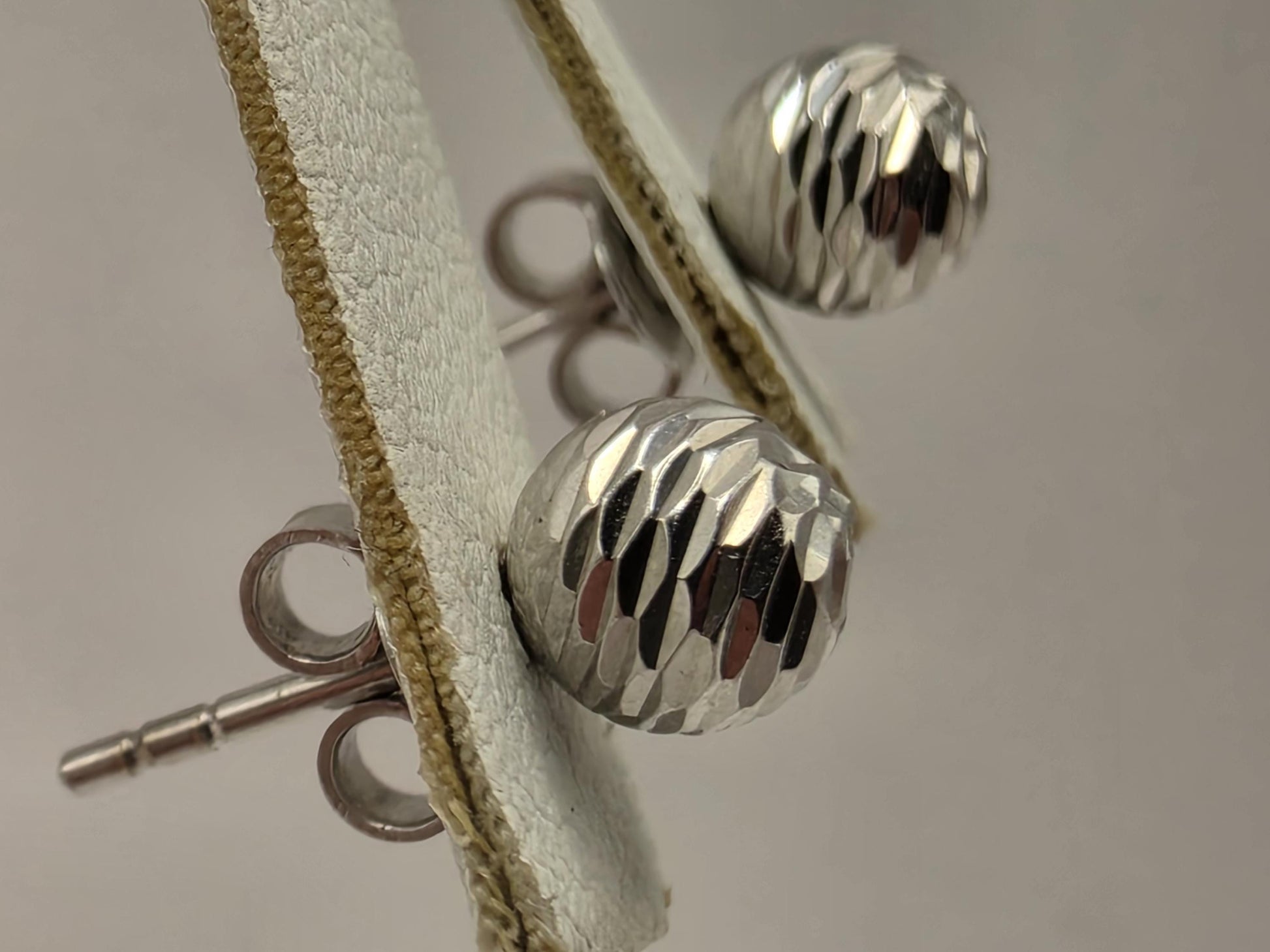 14K White Gold Faceted Ball Stud Earrings 0.25" 1.1g