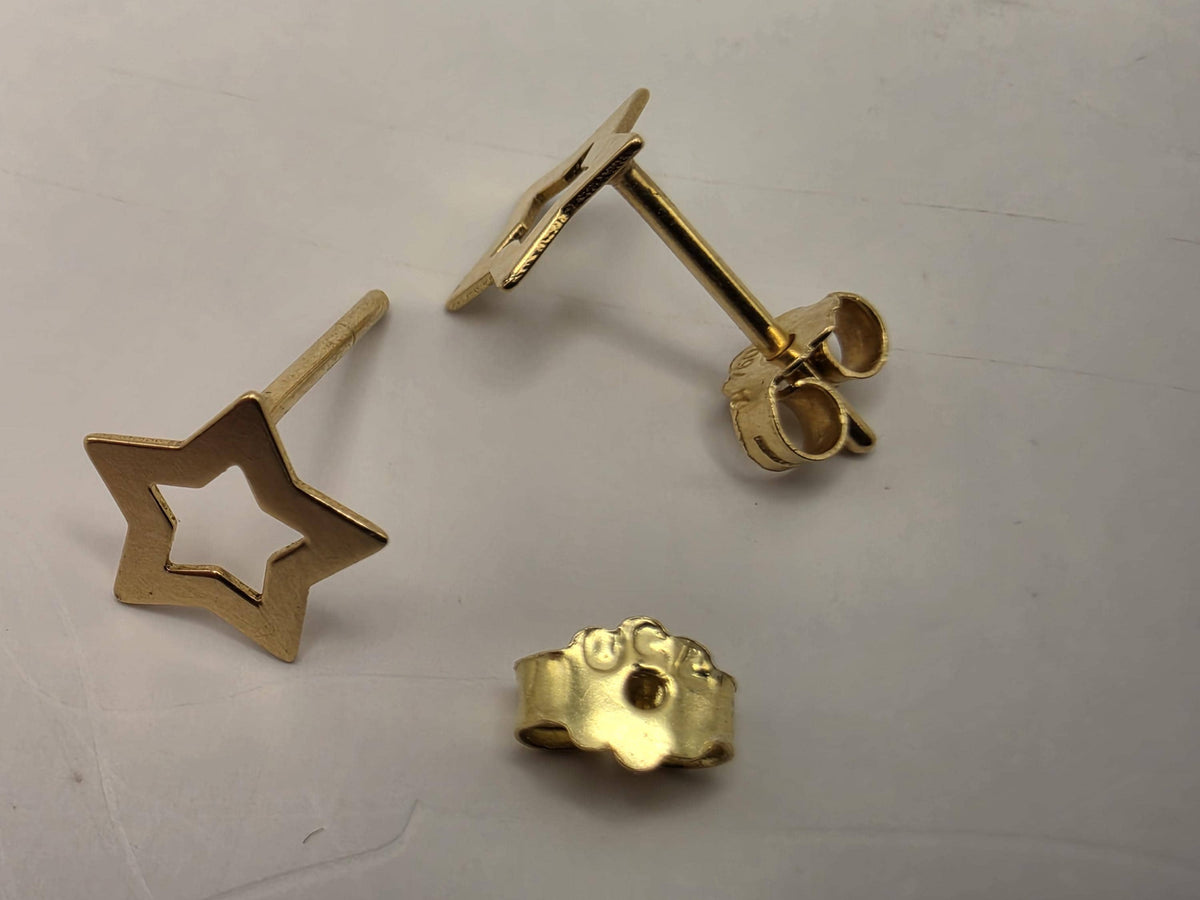 18K Yellow Gold Open Star Stud Earrings, 0.375 Inch, 0.8g Celestial Fine Jewelry